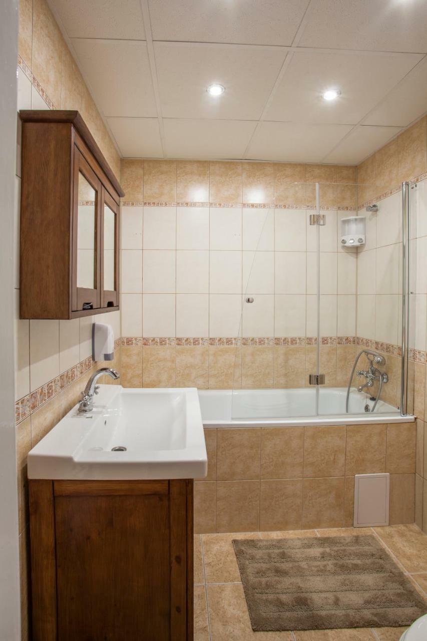 Air-Conditioned Apartment Sancova - Old Town Братислава Екстер'єр фото